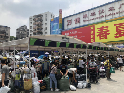疫情之下顯擔當,萬佳服裝批發廣場攜手商戶共克時艱,重回往日繁榮