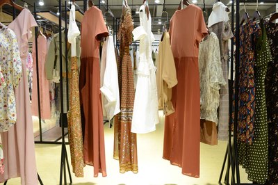 經營干貨:千百惠服裝批發庫存怎么進貨才合理?_貨品