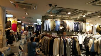 廣州服裝批發市場商戶叫苦連天 這到底是怎么了