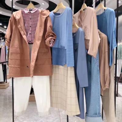 廣州品牌女裝折扣貨源批發(fā),外貿(mào)女裝工廠店貨源,外貿(mào)服裝工廠直營店貨源批發(fā)